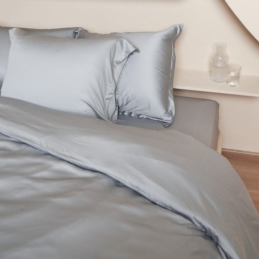 TENCEL™ – Satin-Spannbettlaken Graublau
