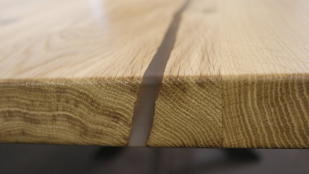 Tischplatte Asteiche Epoxidharz transparent mit Baumkante "Larbon"
